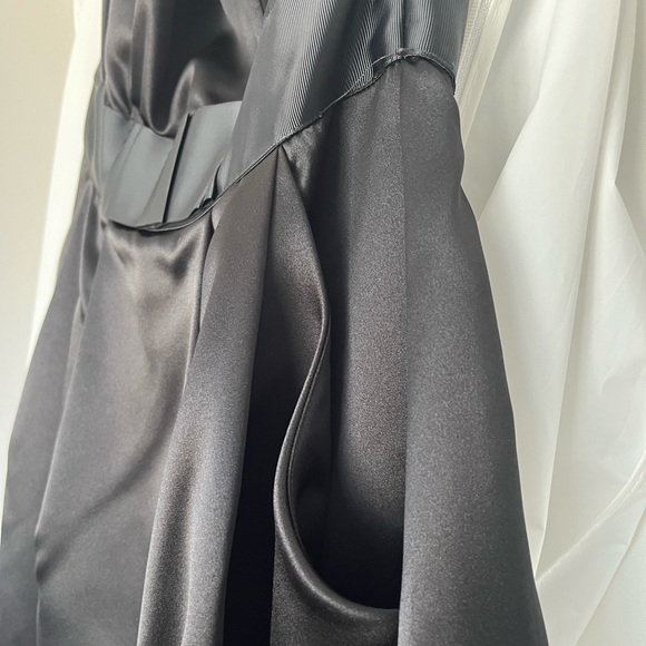 Black strapless dress with pockets - Picture 3 of 7